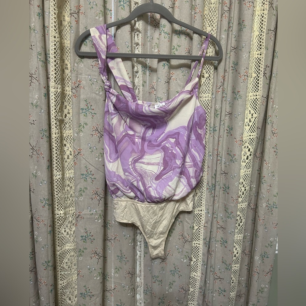 Le Lis Collection Purple & Cream Swirl Bodysuit Size‎ Small NWT